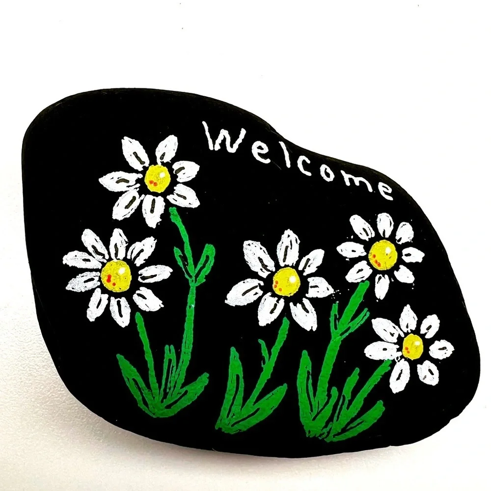 Hand painted WELCOME Rock with daisies